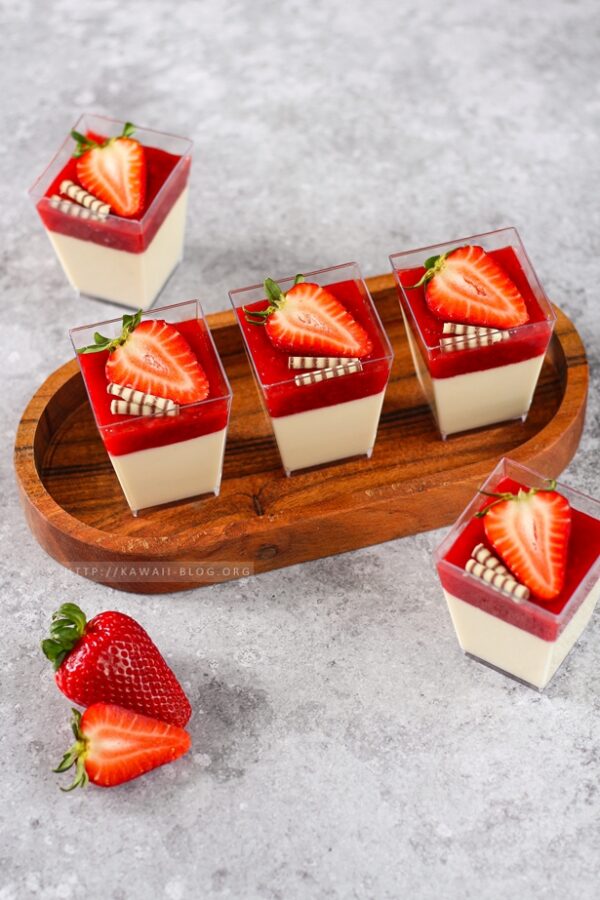 Panna Cotta mit Erdbeeren