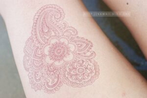 Henna Tattoo Ornamente Oberschenkel