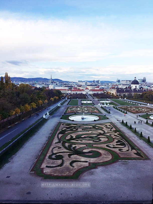 Garten von Schloss Belvedere im Herbst